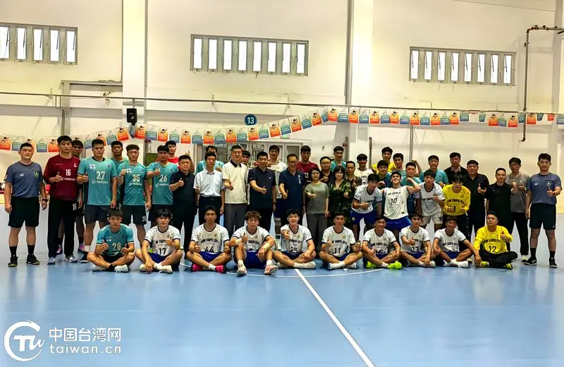 运动员共同, 让两岸的手, 的成长