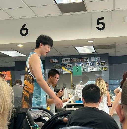 Ngmwn, 照相关手续, 签约 Ngmwn, 照相关手续, 签约